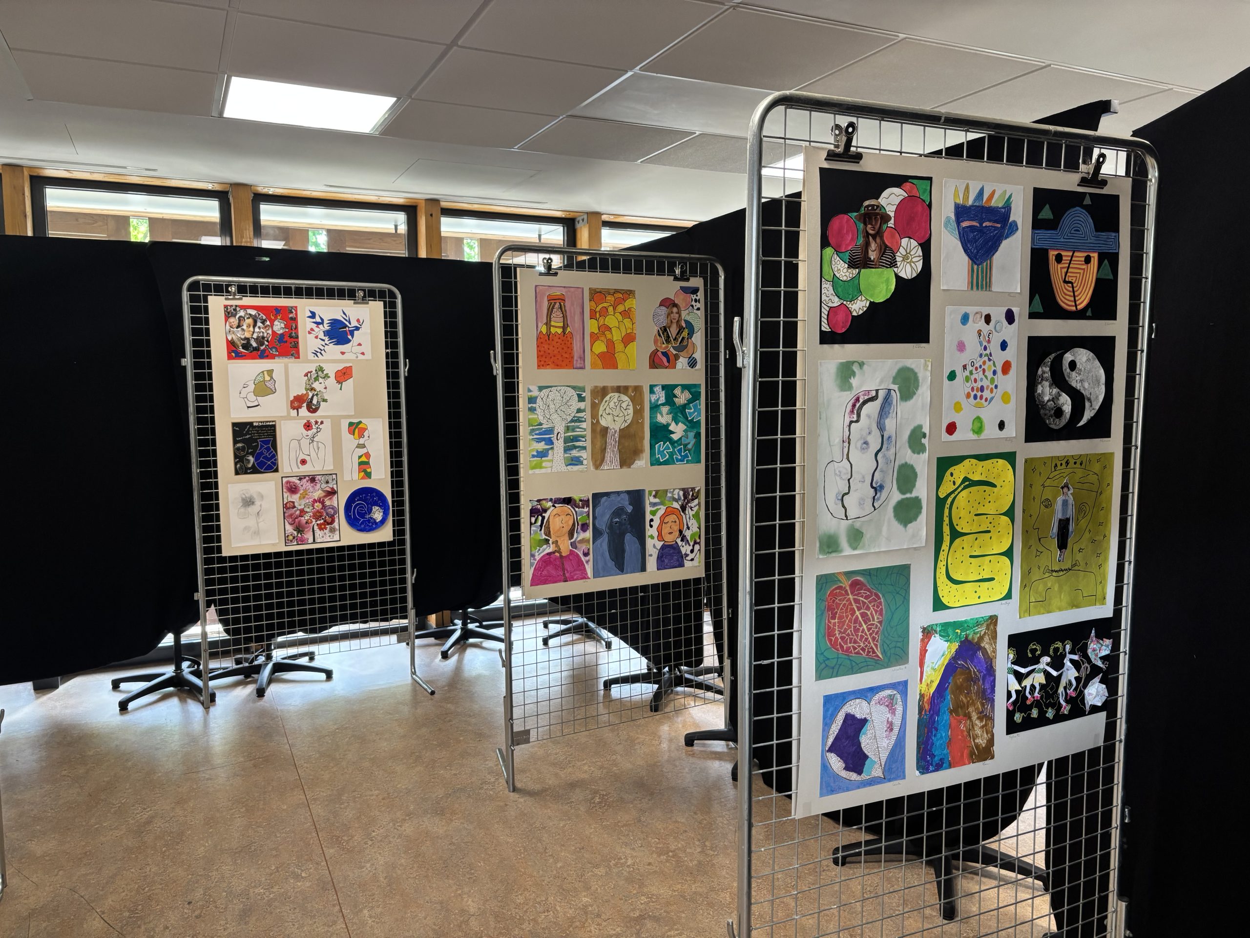 Jeunes talents à ciel ouvert : Exposition de l'école d'arts plastiques 9