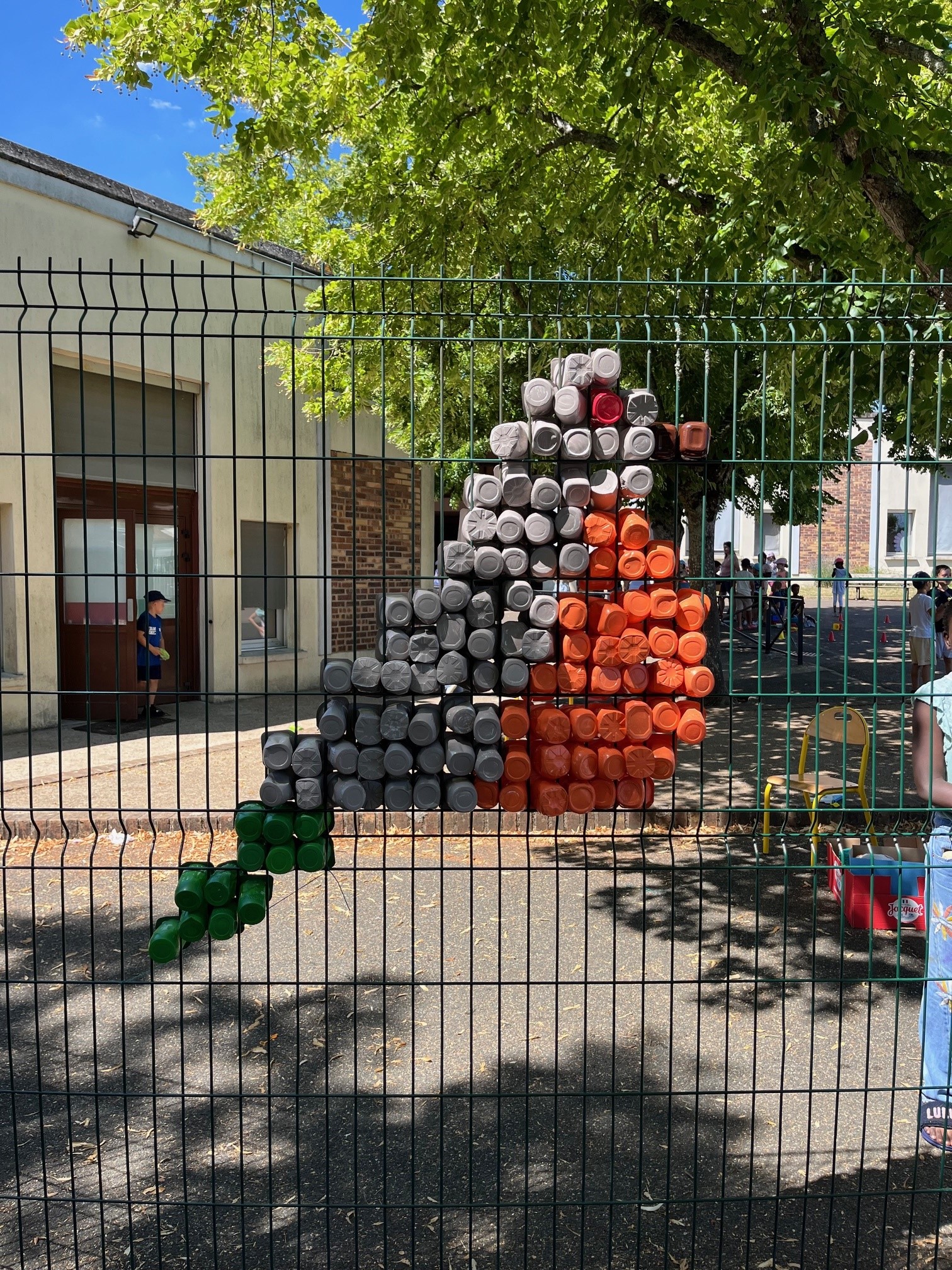 Un souffle de créativité: du pixel art avec des pots de yaourt 5